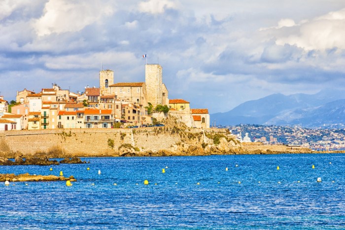 Antibes france old do city port